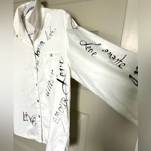 Chico’s Love 💕 Graffiti White Button up Blouse Sz 2/L